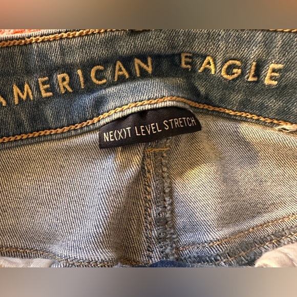 American Eagle Next Level Stretch Women’s Lt Wash Distressed Denim Shorts Size 2 - Picture 6 of 8